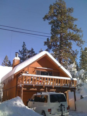 ROMANTIC OPEN-BEAM CABIN FIREPLACE DIRECT GARAGE Big Bear Lake